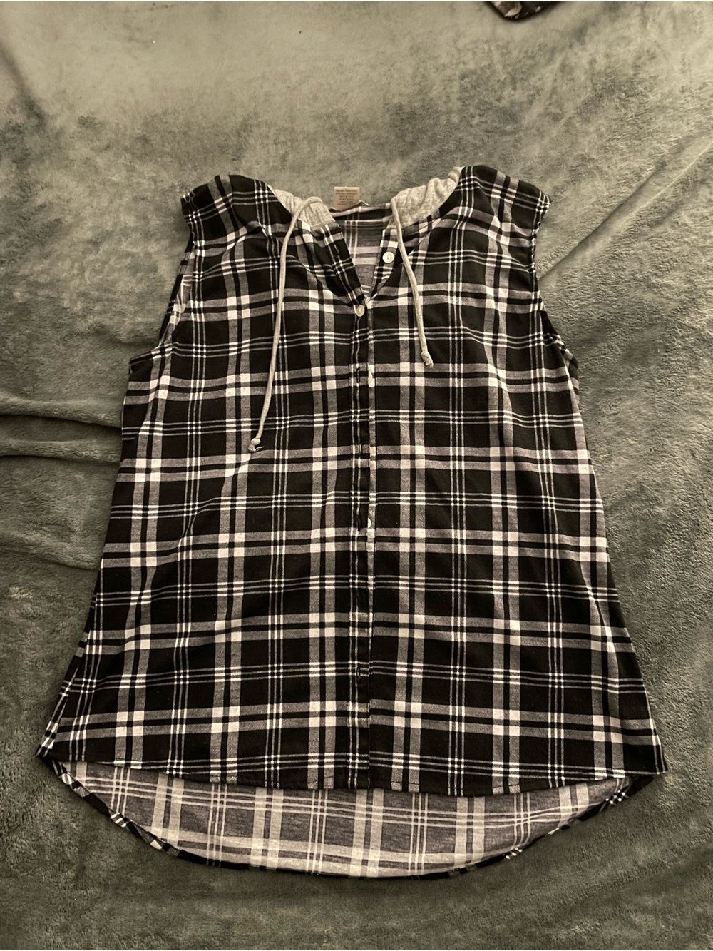 Passport Black & White Plaid Sleeveless Button-Down Top